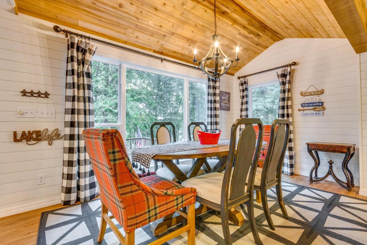 Lakefront Arkansas Abode - Deck, Grill and Fire Pit - Housity