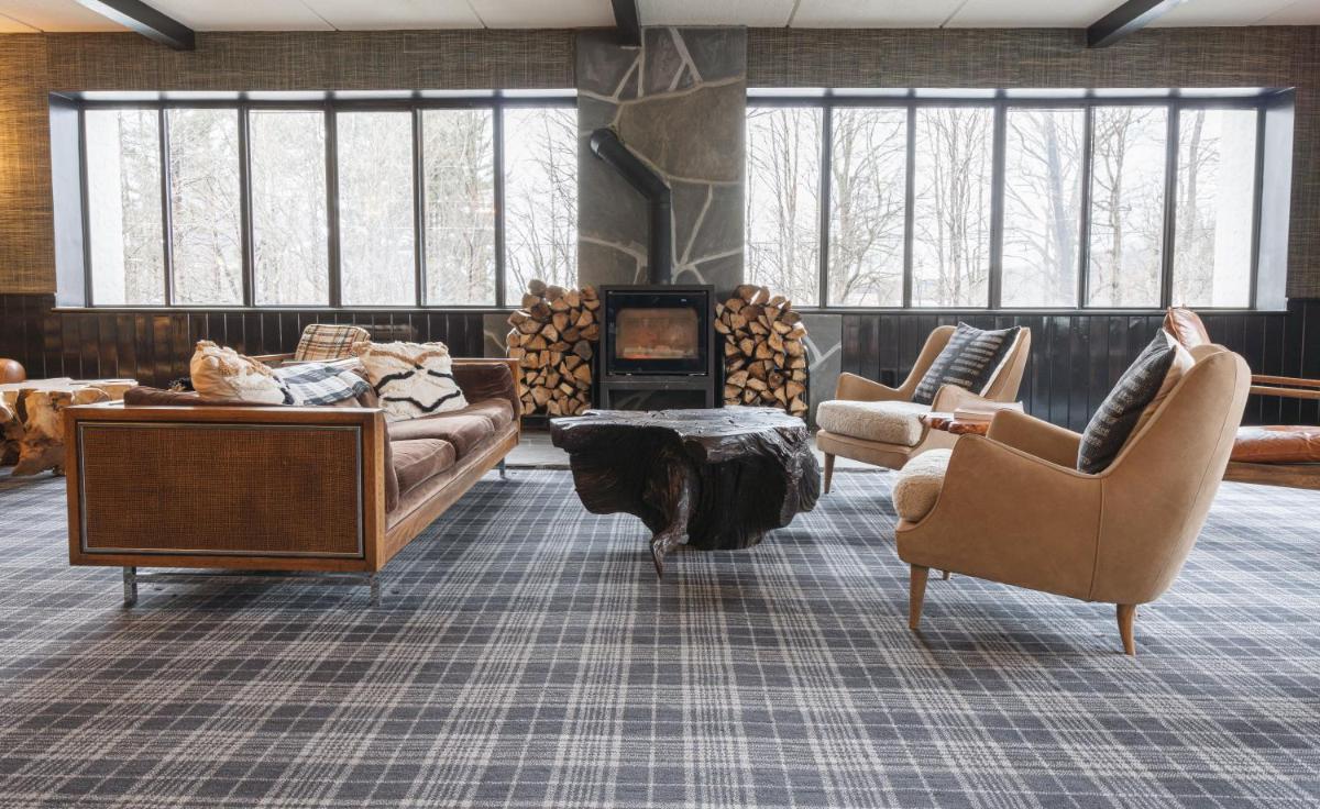 Hunter Lodge, a Bluebird by Lark - Housity