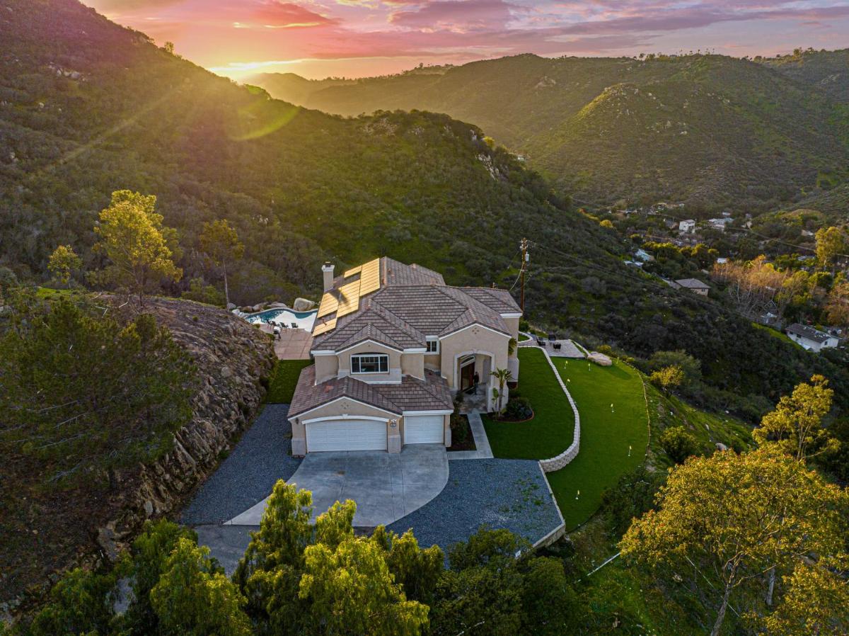 Private Mountain Top Estate-Lux retreat W Pool-Spa - Housity
