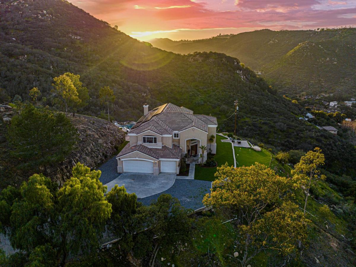 Private Mountain Top Estate-Lux retreat W Pool-Spa - Housity