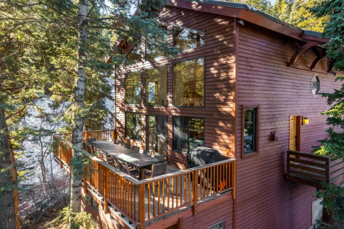 Silver Hollow by AvantStay Gorgeous Secluded Park City Home w Hot Tub and Pine Tree Views - Housity