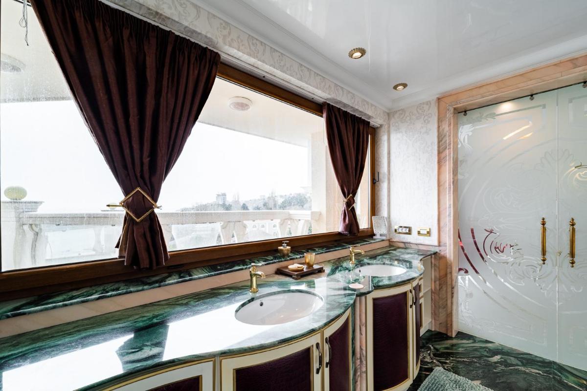 La Mer Luxury Apartments - Housity