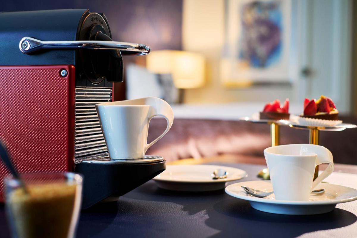 Kaffee-/Teezubehör in der Unterkunft Maison Messmer - ein Mitglied der Hommage Luxury Hotels Collection