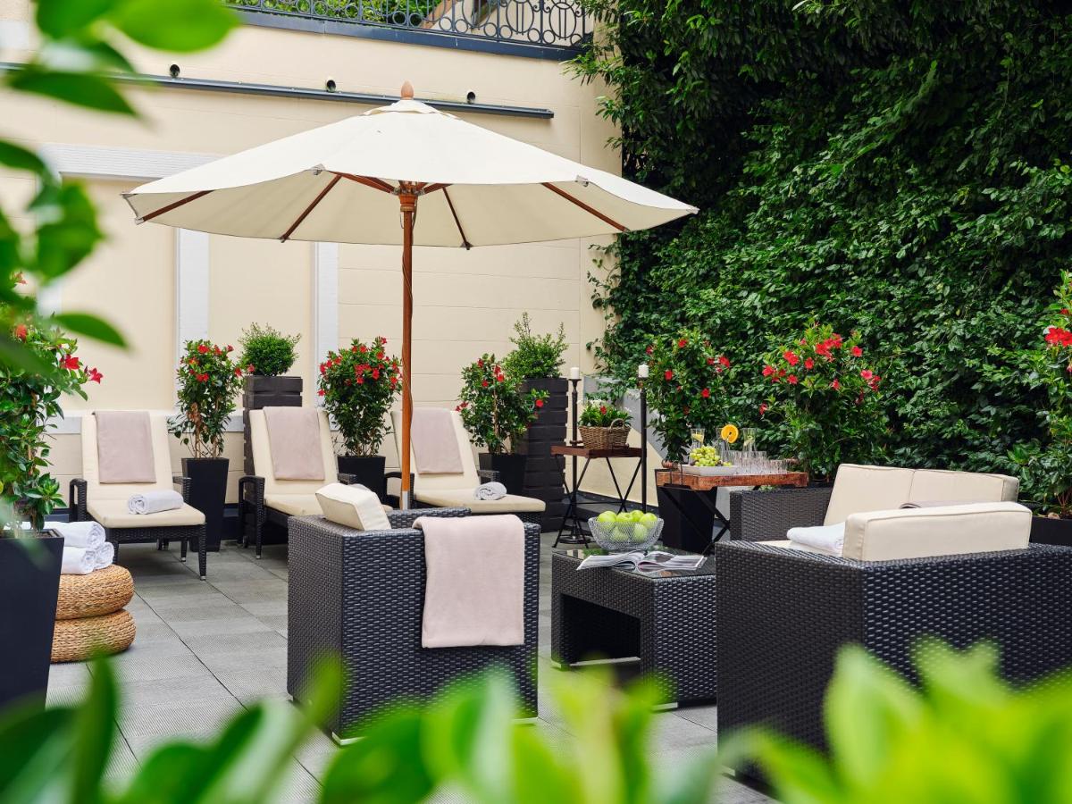 Ein Sitzbereich in der Unterkunft Maison Messmer - ein Mitglied der Hommage Luxury Hotels Collection