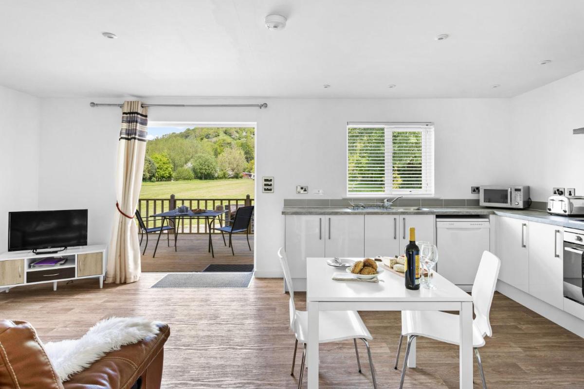 The Clover Lodge, Red Lake Farm Nr Glastonbury - Housity