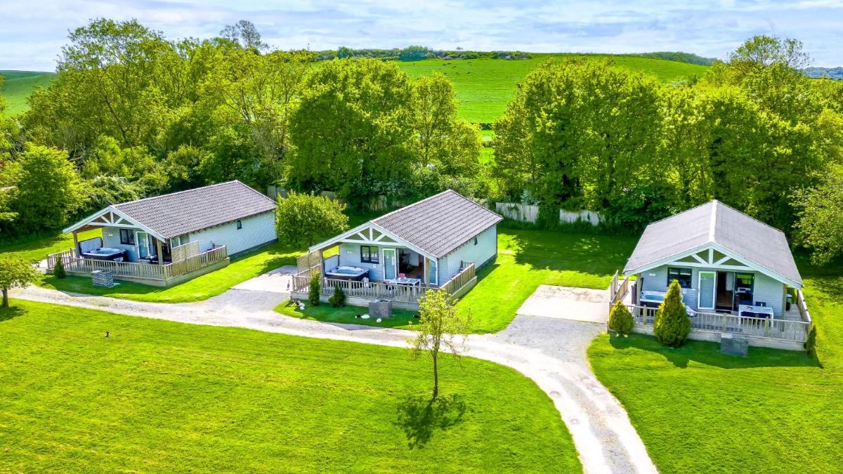 The Clover Lodge, Red Lake Farm Nr Glastonbury - Housity