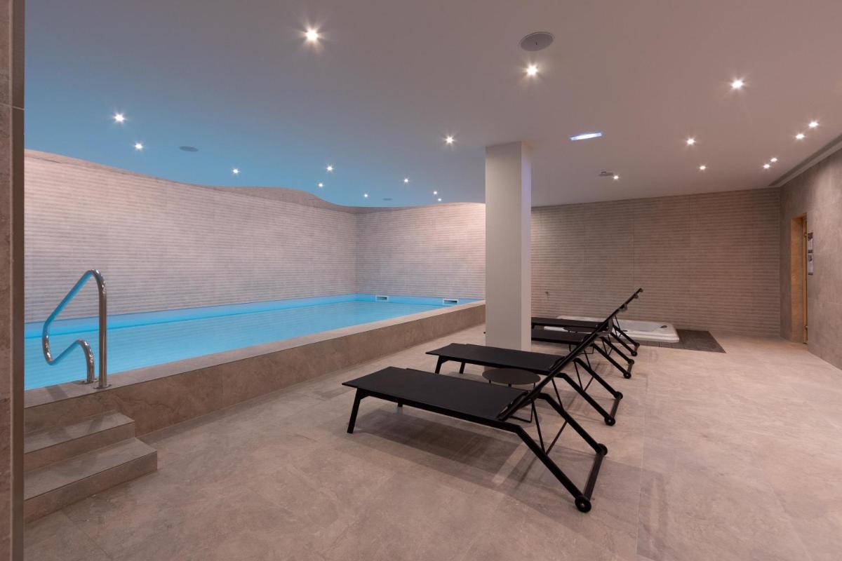 A piscina em ou perto de AP Dona Aninhas