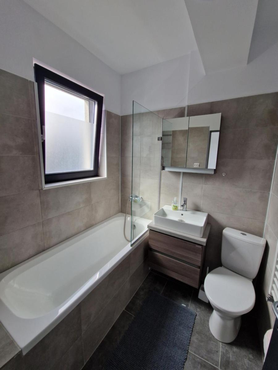Cozy villa near city center, parks and metro - Housity