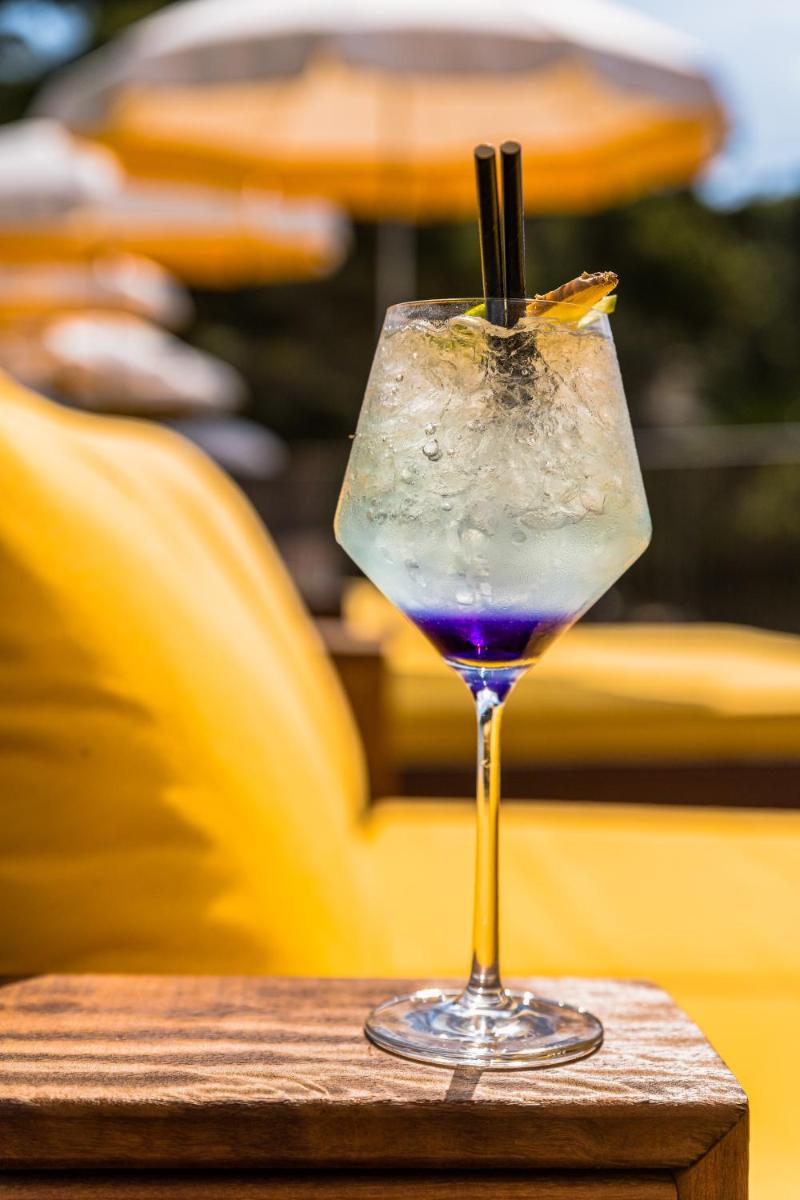 Boissons dans l'établissement Hôtel Le Bailli De Suffren