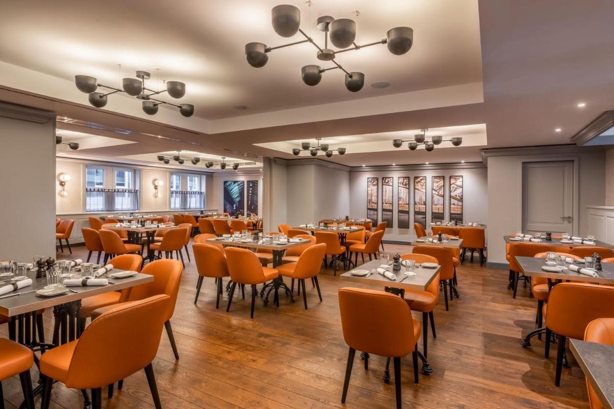 Ein Restaurant oder anderes Speiselokal in der Unterkunft Cologne Marriott Hotel