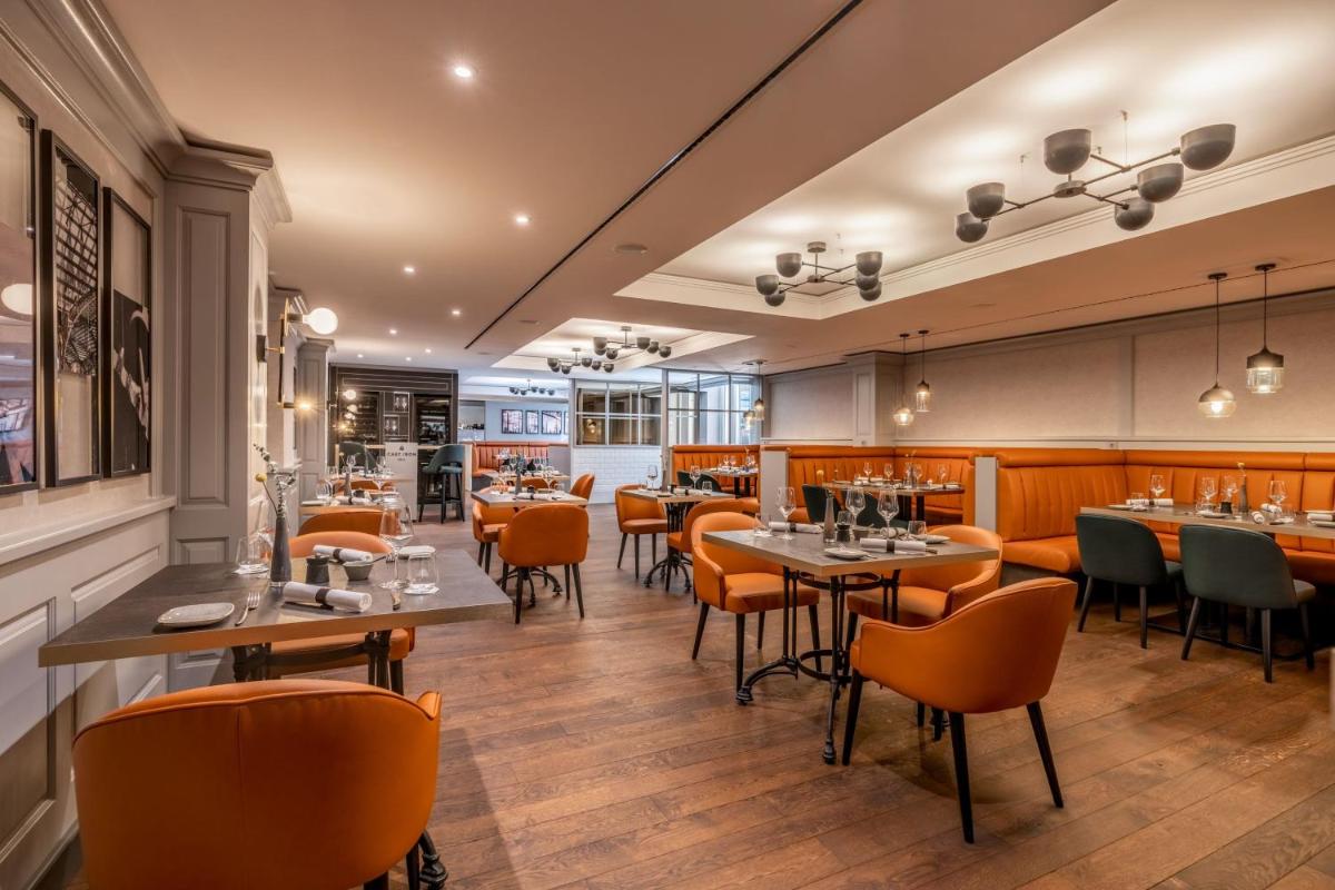 Ein Sitzbereich in der Unterkunft Cologne Marriott Hotel