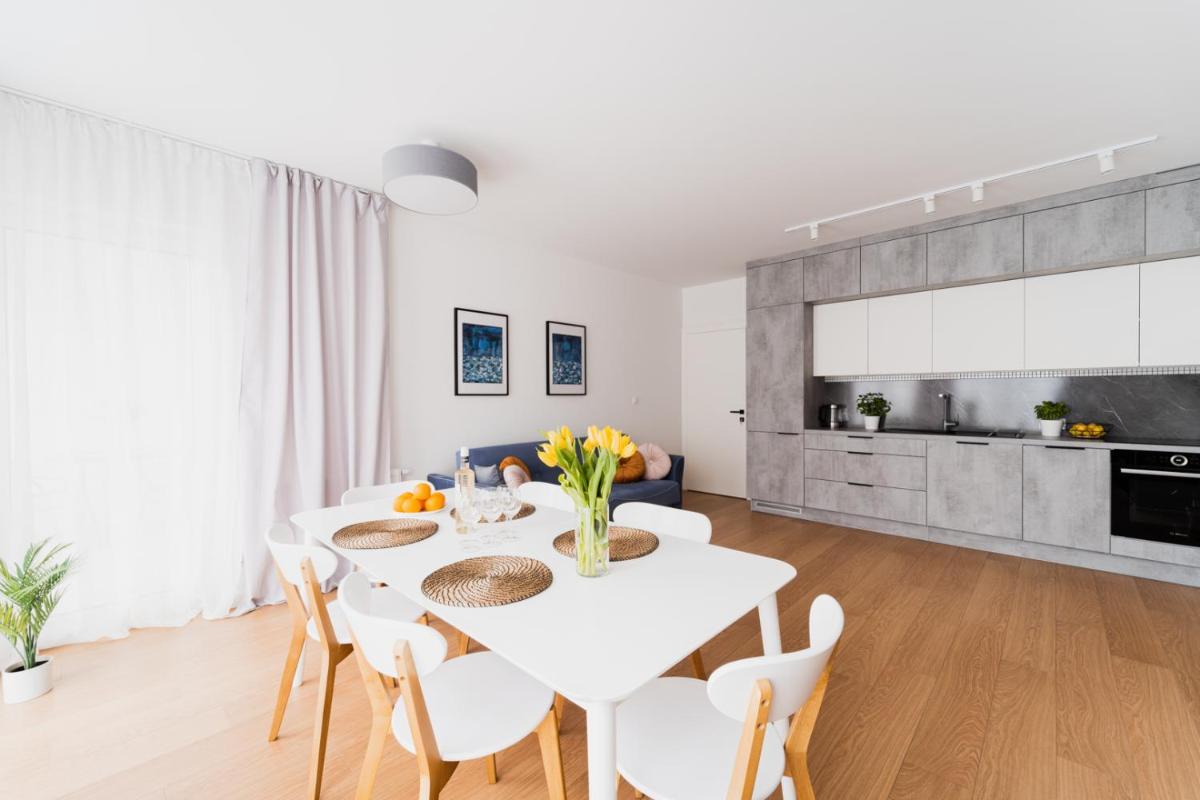 Apartament Hallera - 70m - 3 Pokoje - Winda - Garaż - Nowe Osiedle - Housity