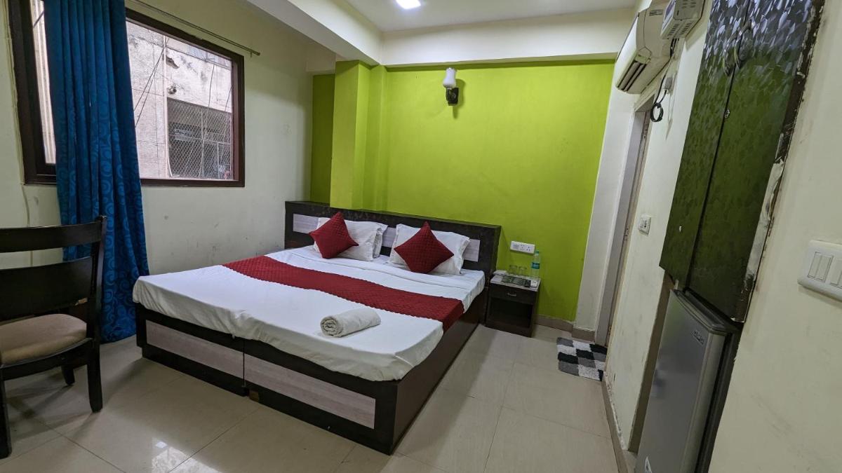 Premium Rooms Lajpat Nagar - Housity