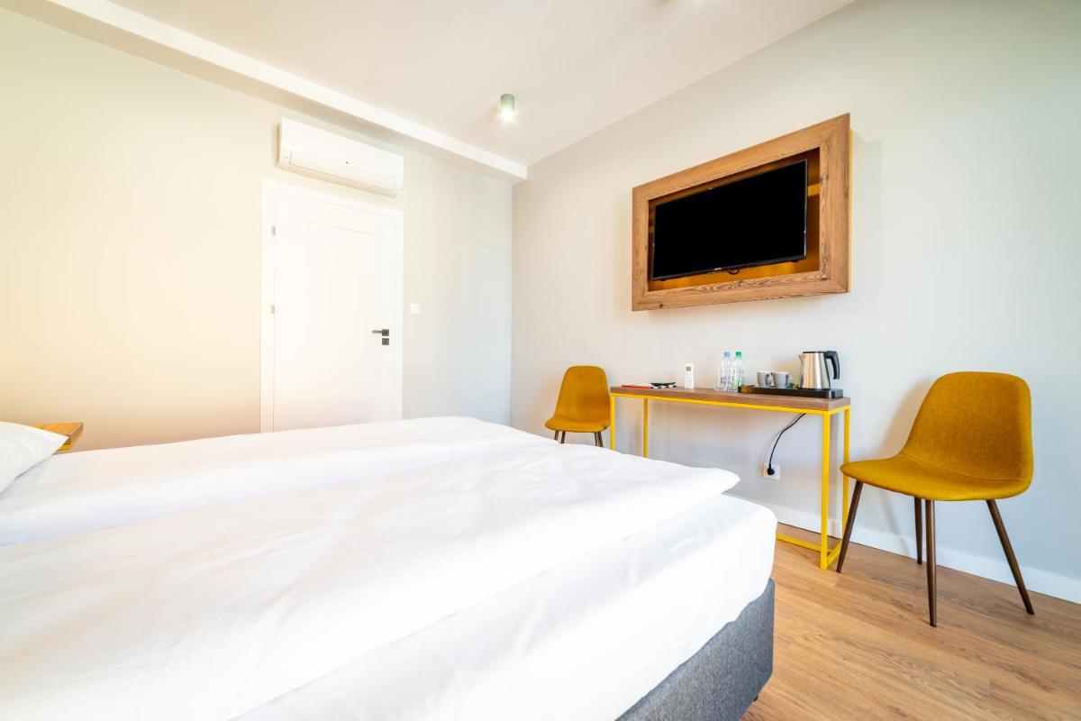 Zaspany Piec - Housity