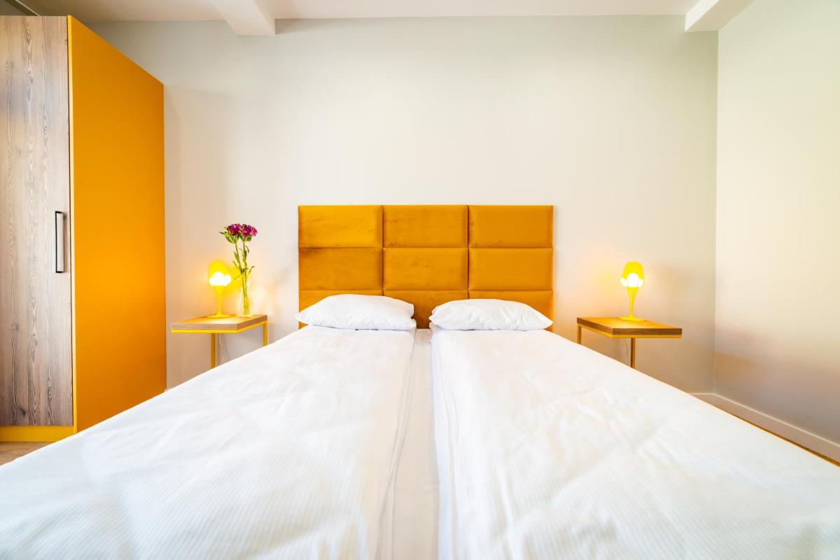 Zaspany Piec - Housity