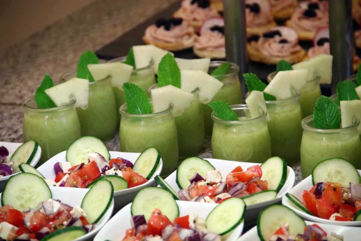 Comida en o cerca de este hotel