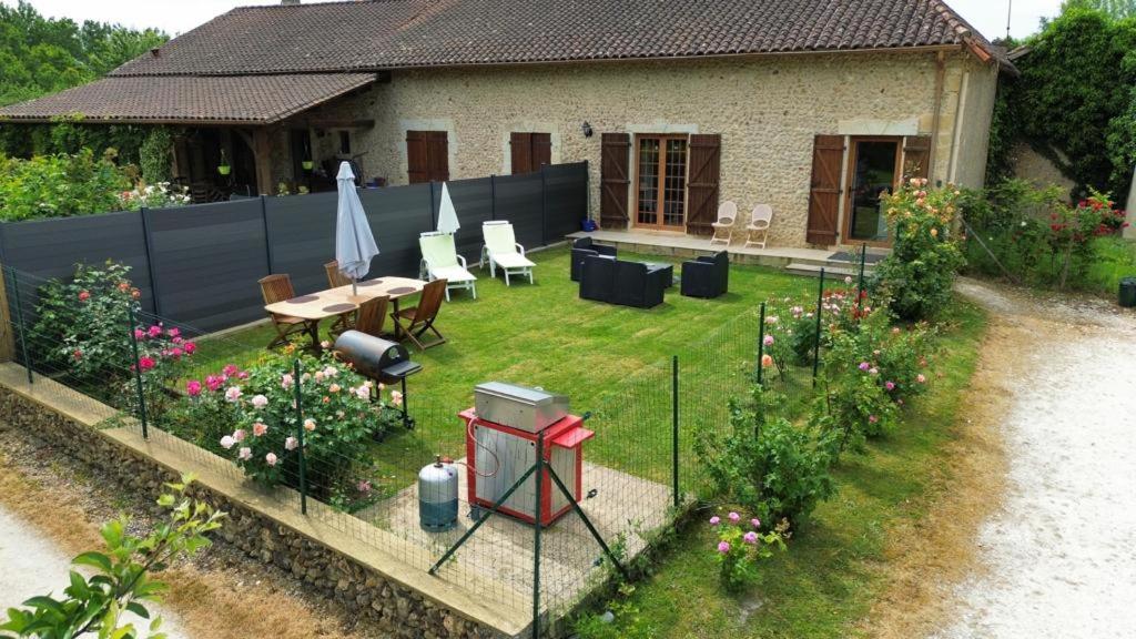 Chez Lucia a 15min de Perigueux à 6km autoroute A89 - Housity