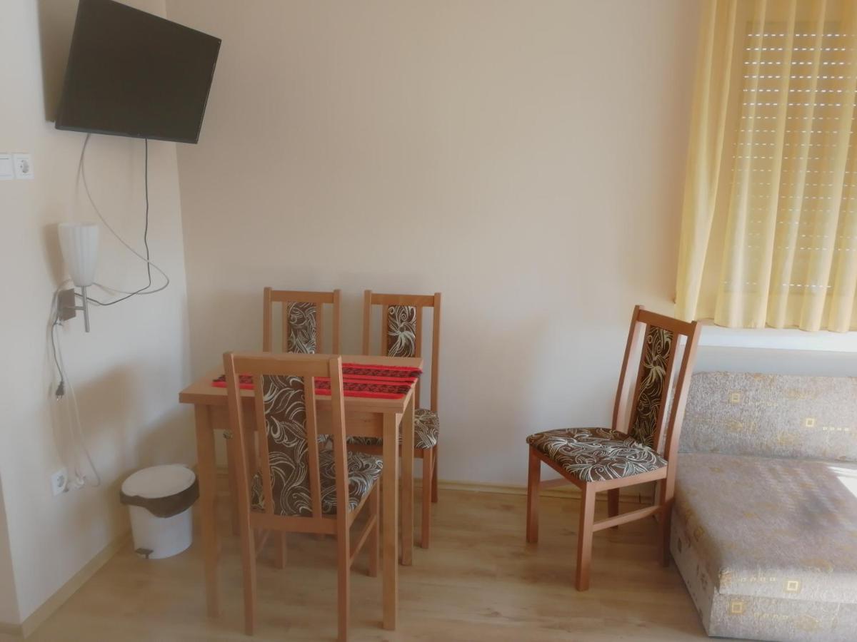 Hutasori Guesthouse - Housity
