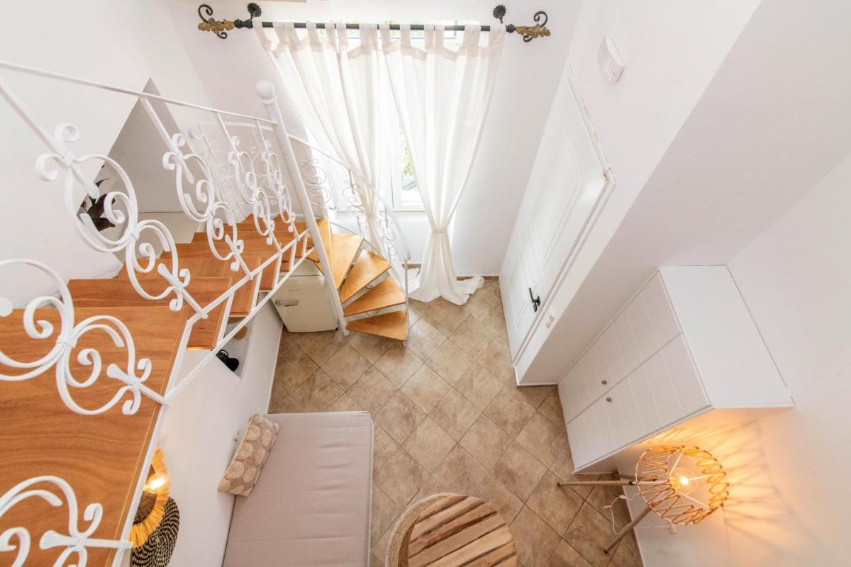 Chora 5 - Central Rooms by TinosHost - Housity