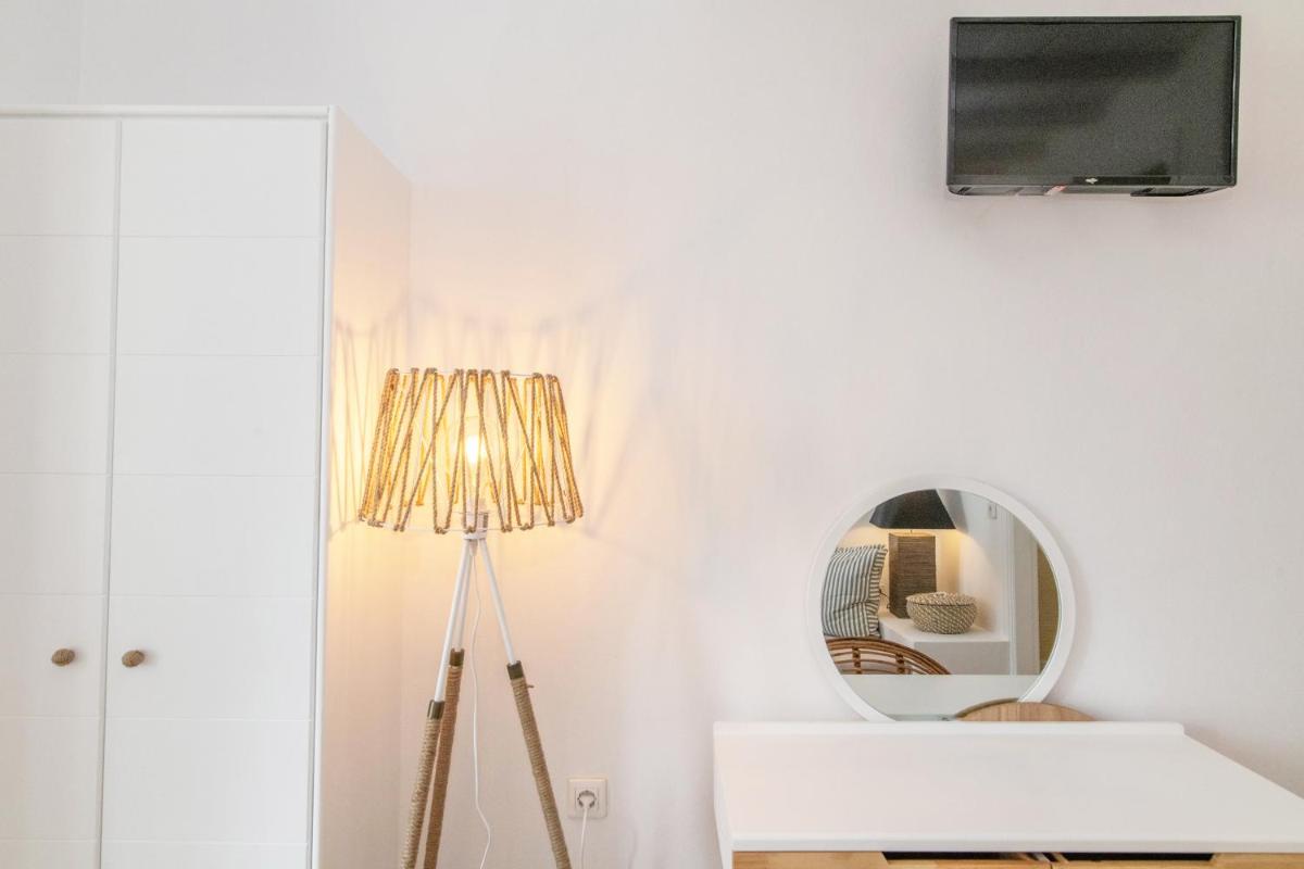 Chora 5 - Central Rooms by TinosHost - Housity