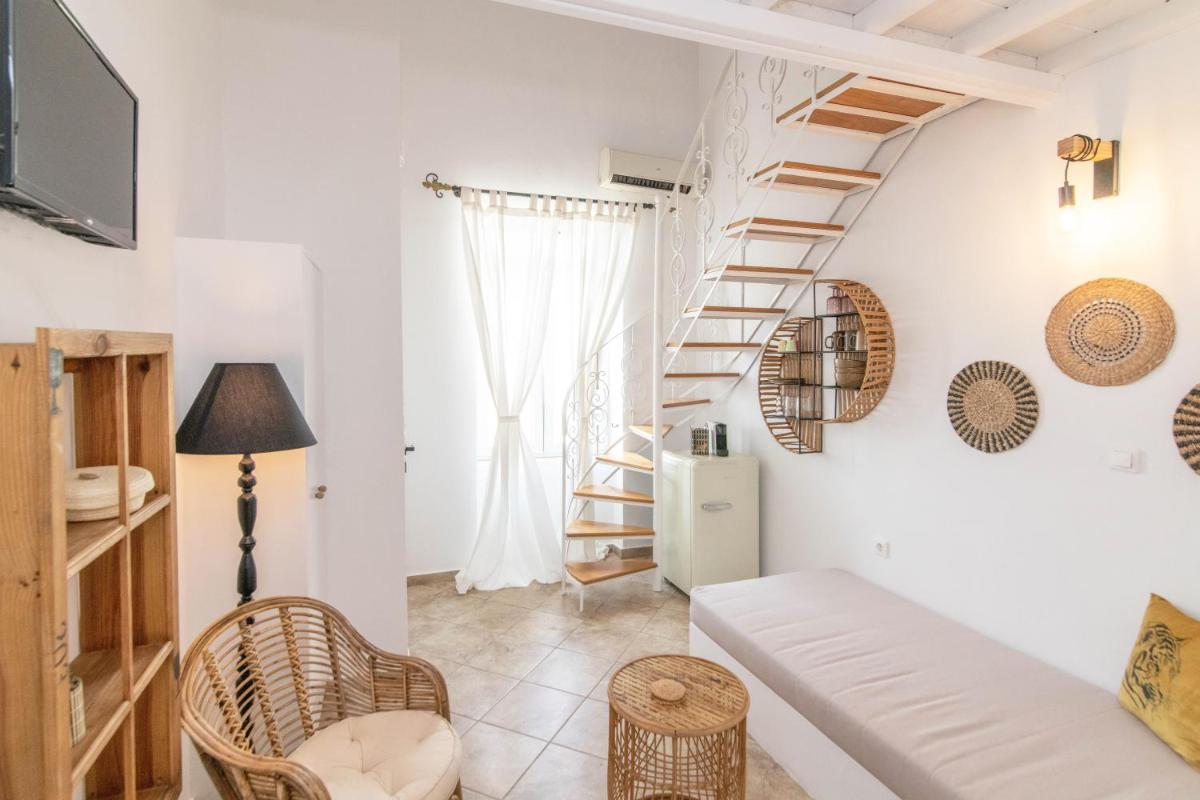 Chora 5 - Central Rooms by TinosHost - Housity