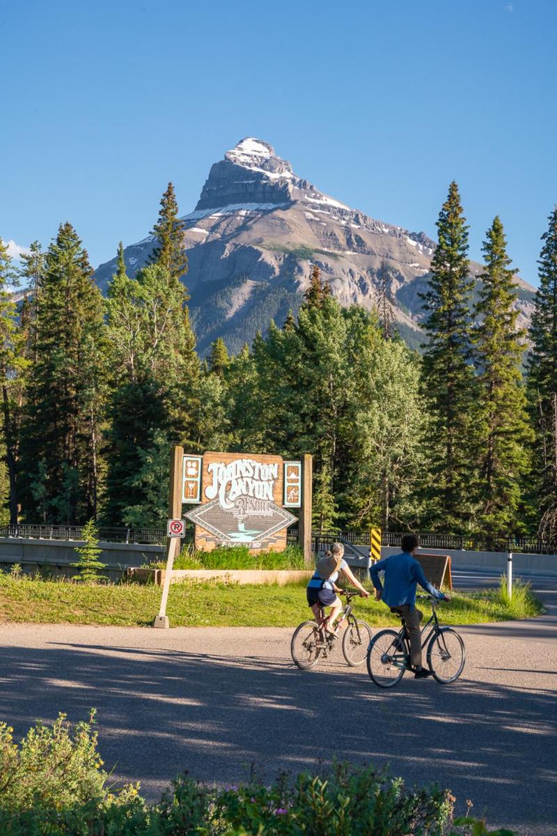 Johnston Canyon Lodge & Bungalows - Housity