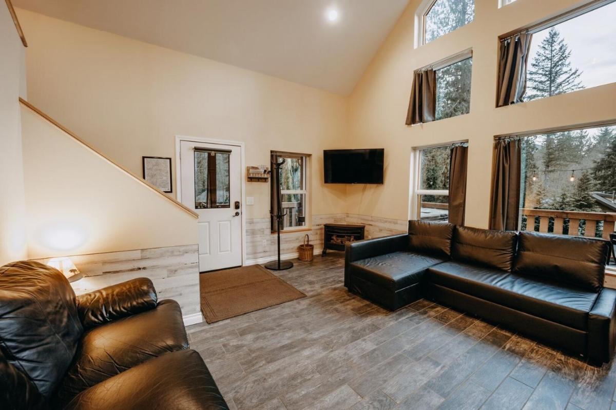 02GS - Hot Tub - WiFi - D W - WithD - Sleeps 8 home - Housity