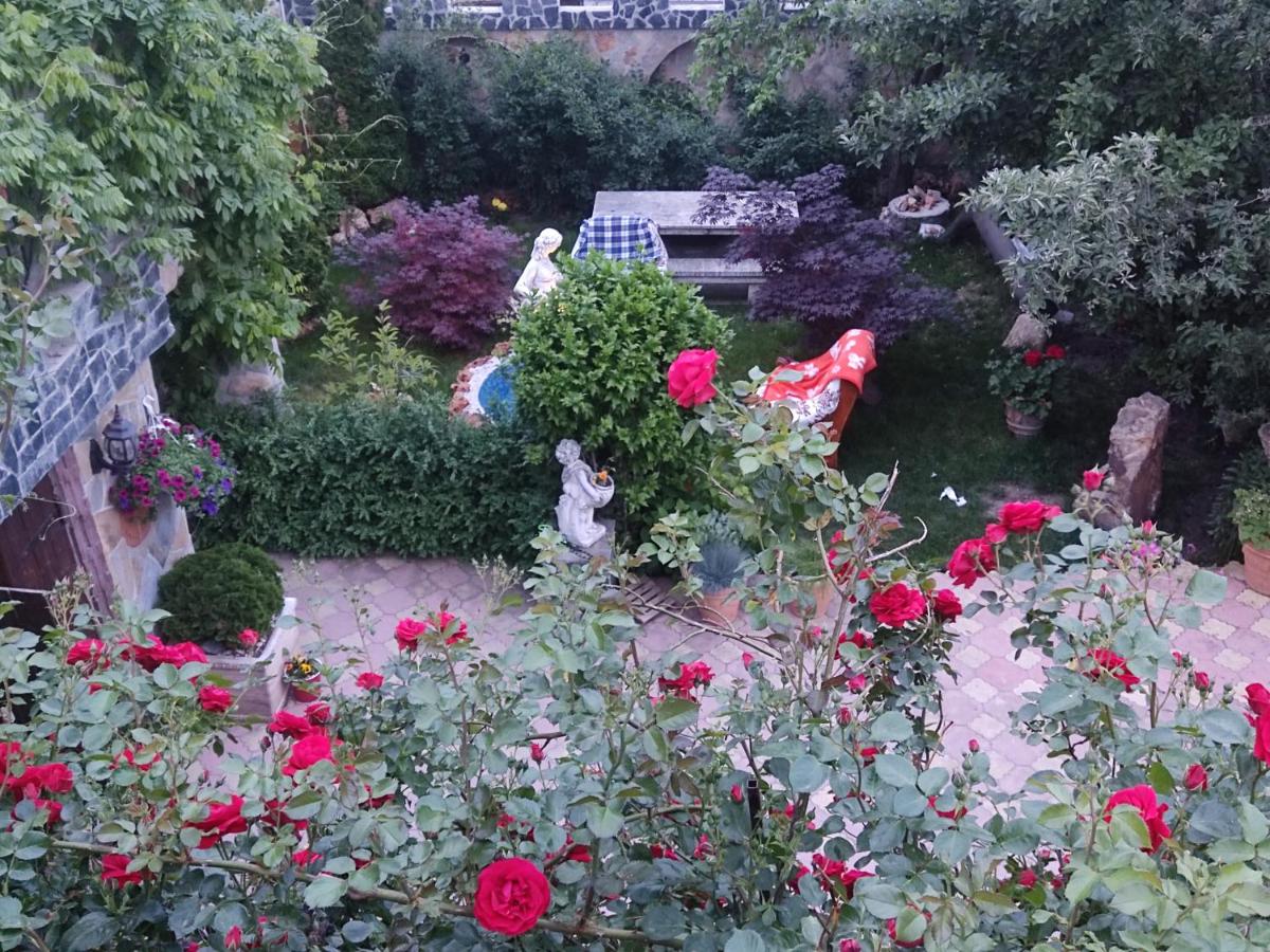 Castel - Housity