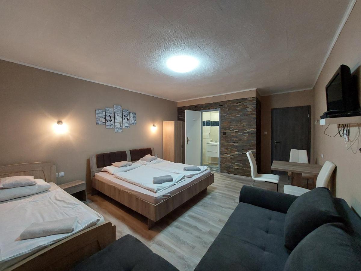 Oázis Vendégház és Appartman - Housity
