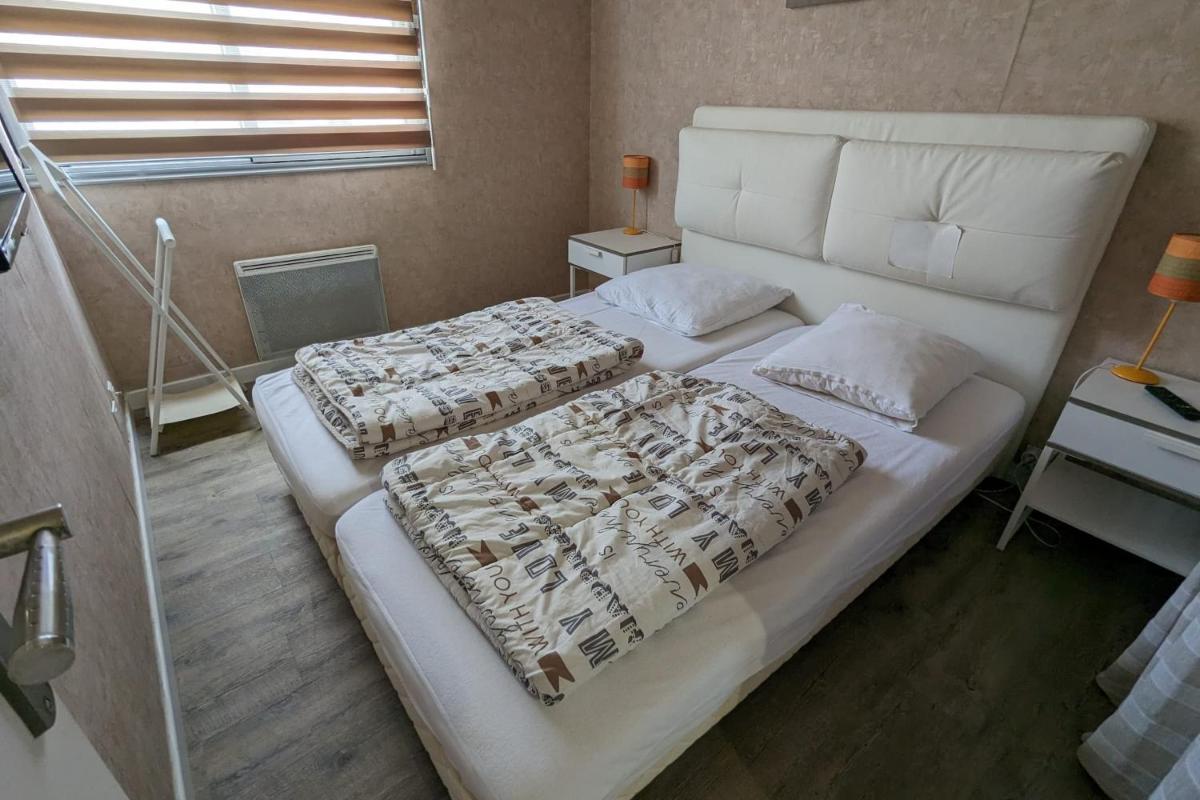 60m beachfront - with lovely terrace - Housity