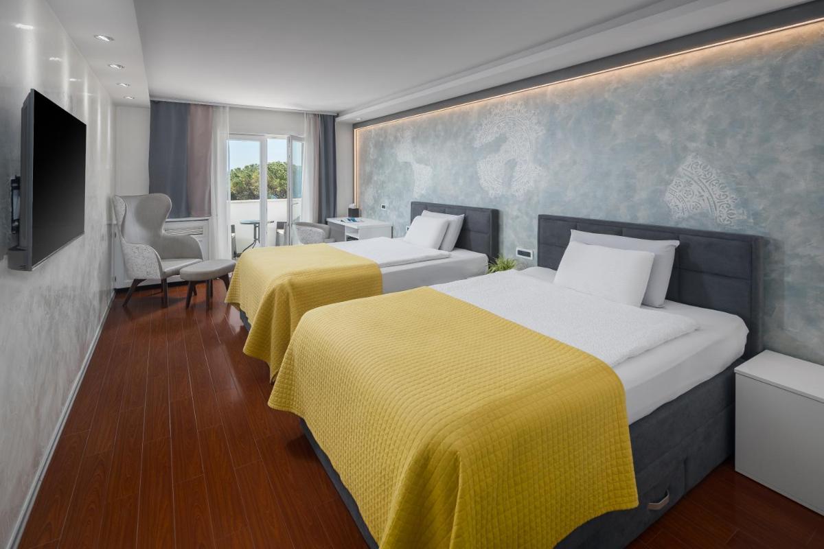 Hotel Tomi - Housity