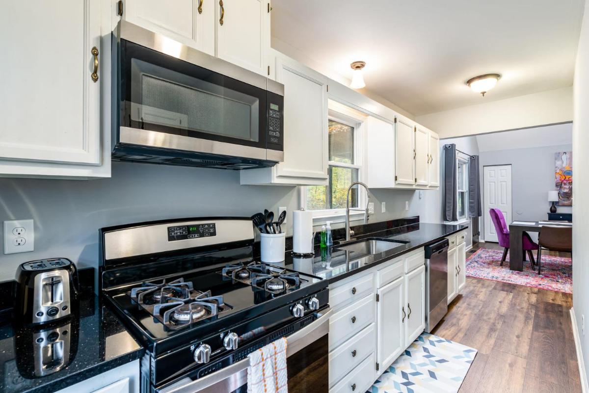 Hot Tub, Deck&Grill, Game Room, WiFi at Cute Cabin - Housity