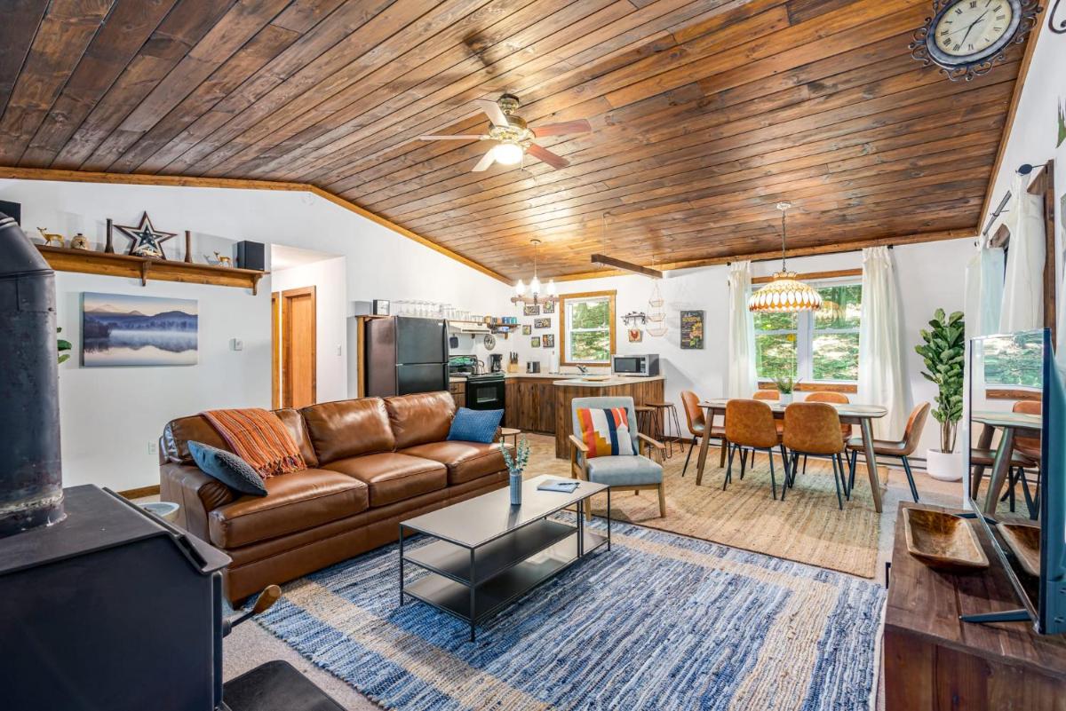 Tucked Away w Hot Tub, Fire Pit, Deck, & WiFi - Housity