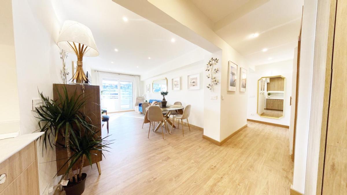 Paradise Luxurious flat, free parking, 3 double rooms, terrace, jacuzzi, fully renovated - Housity