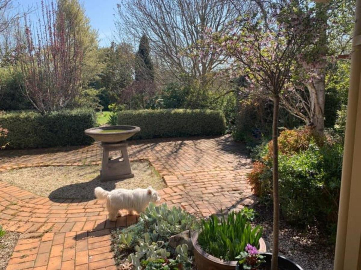 Hobreid House country stay with a beautiful garden - pets welcome - Housity