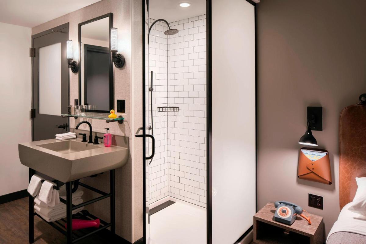 Moxy Chicago Downtown - Housity