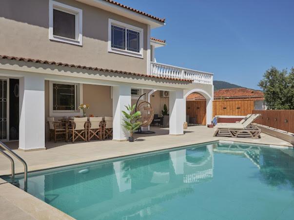 Galadriel Villa with Private Pool & Jacuzzi - Housity