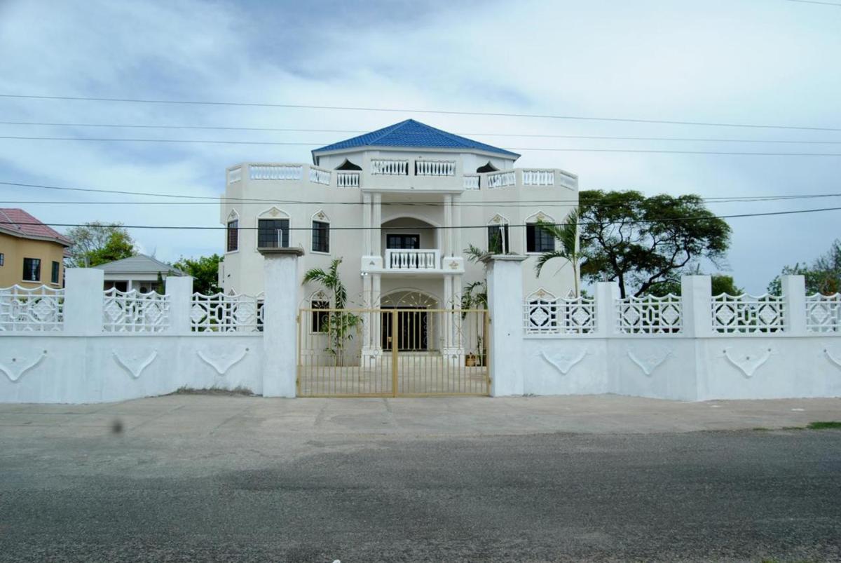 Little Savoy - Housity