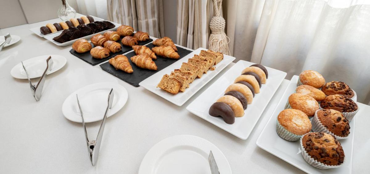 Comida en o cerca de este hotel