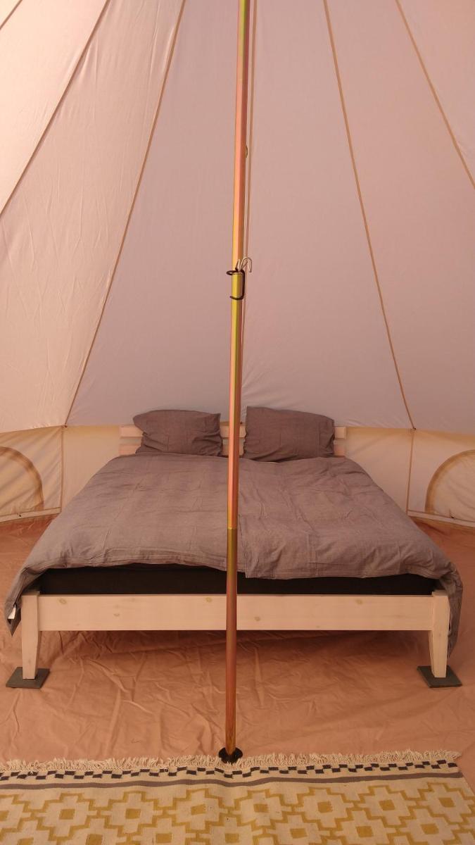Cosy Farmhouse Glamping - Housity
