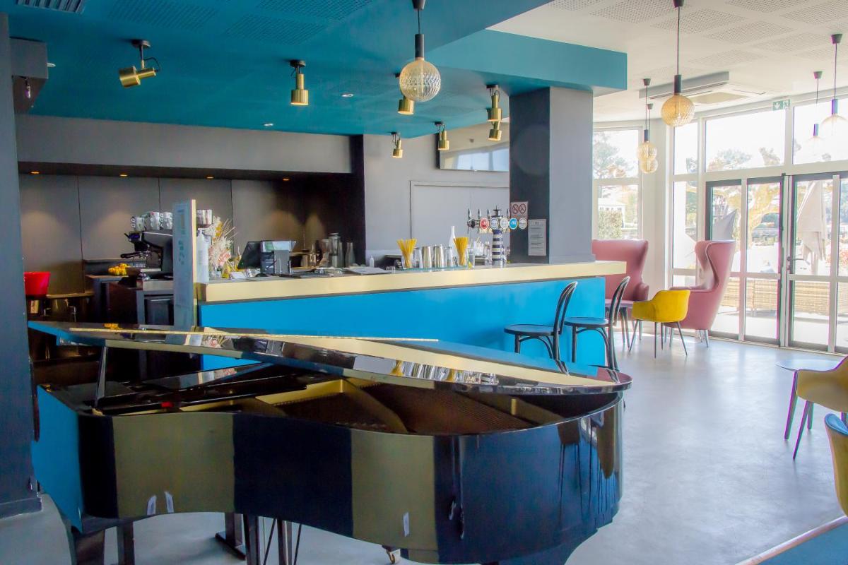 Cuisine ou kitchenette dans l'établissement Hôtel du Parc & Spa