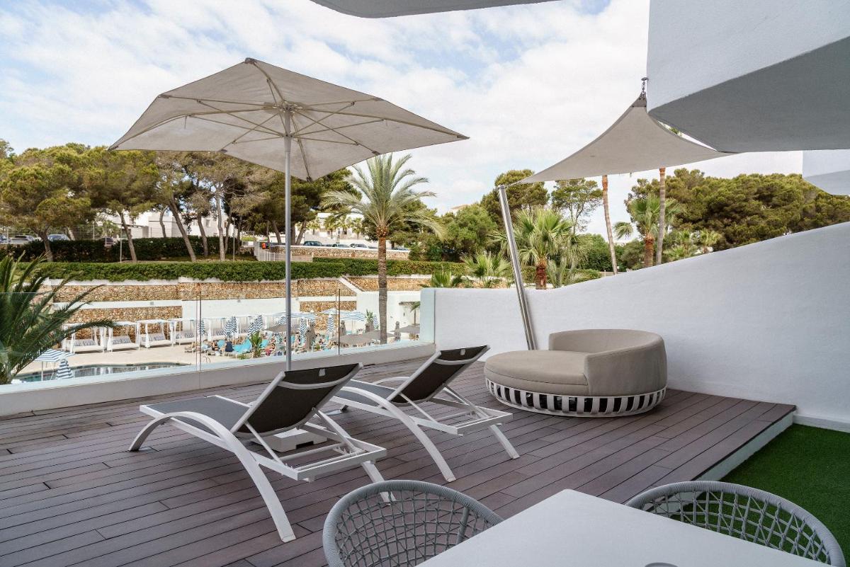 Un balcón o terraza de AluaSoul Mallorca Resort - Adults only