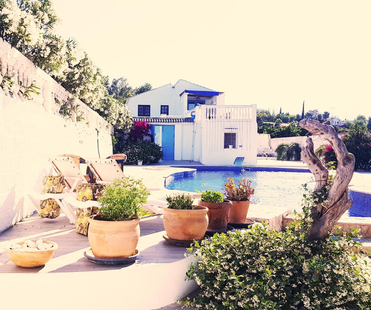 2 nights 6 Person Bachelorette Pool Parties - Housity