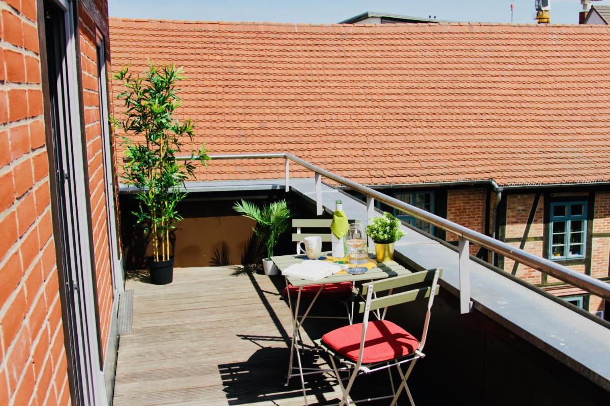 FeWoZauber - Domspatz, 50qm, Top-Lage, Style, Dachterrasse, Business - Housity