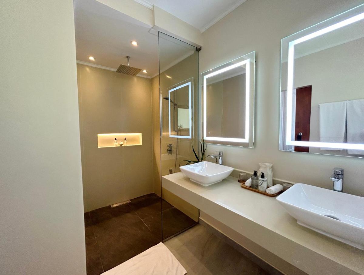 Blue Lagoon - Housity