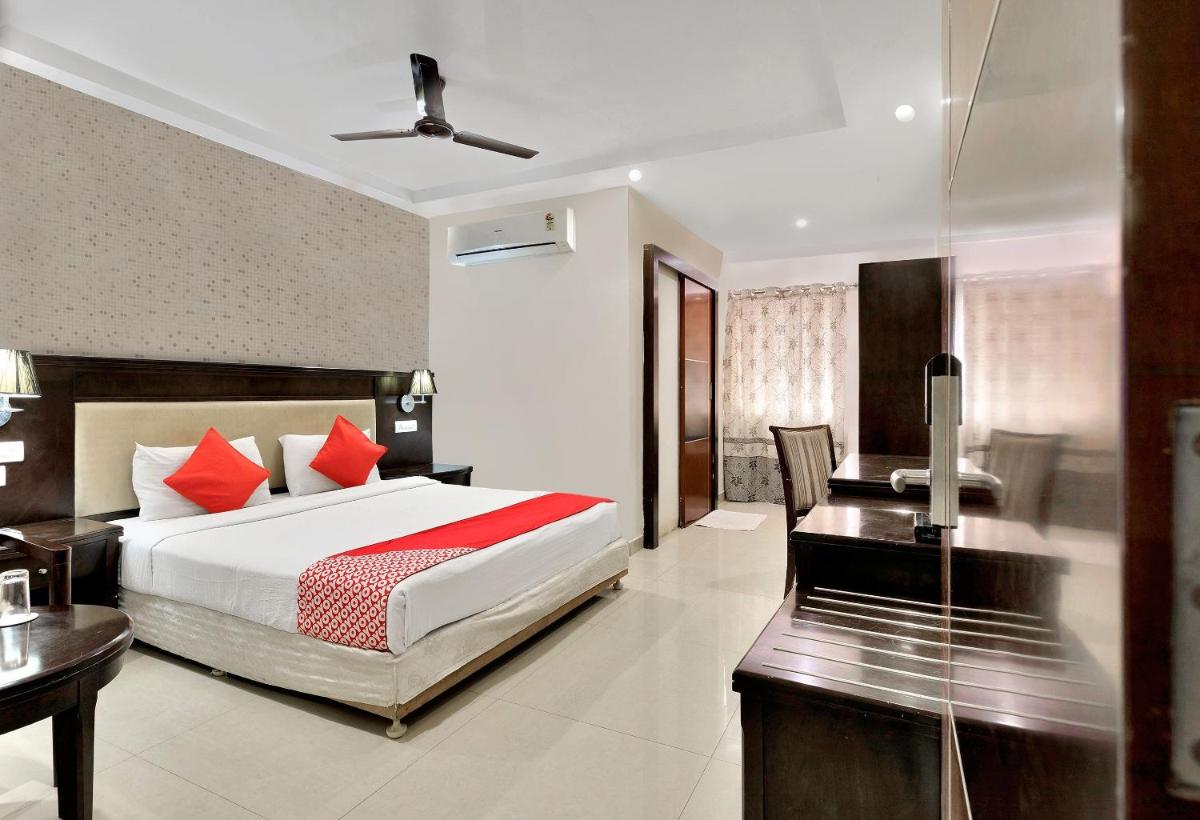 Hotel Rudra Grand Near Kondapur x Road - Housity