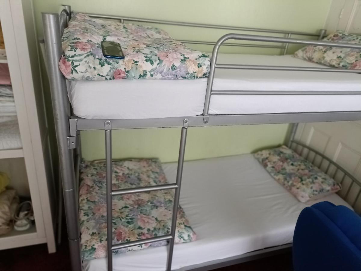 King-size room in house - Housity