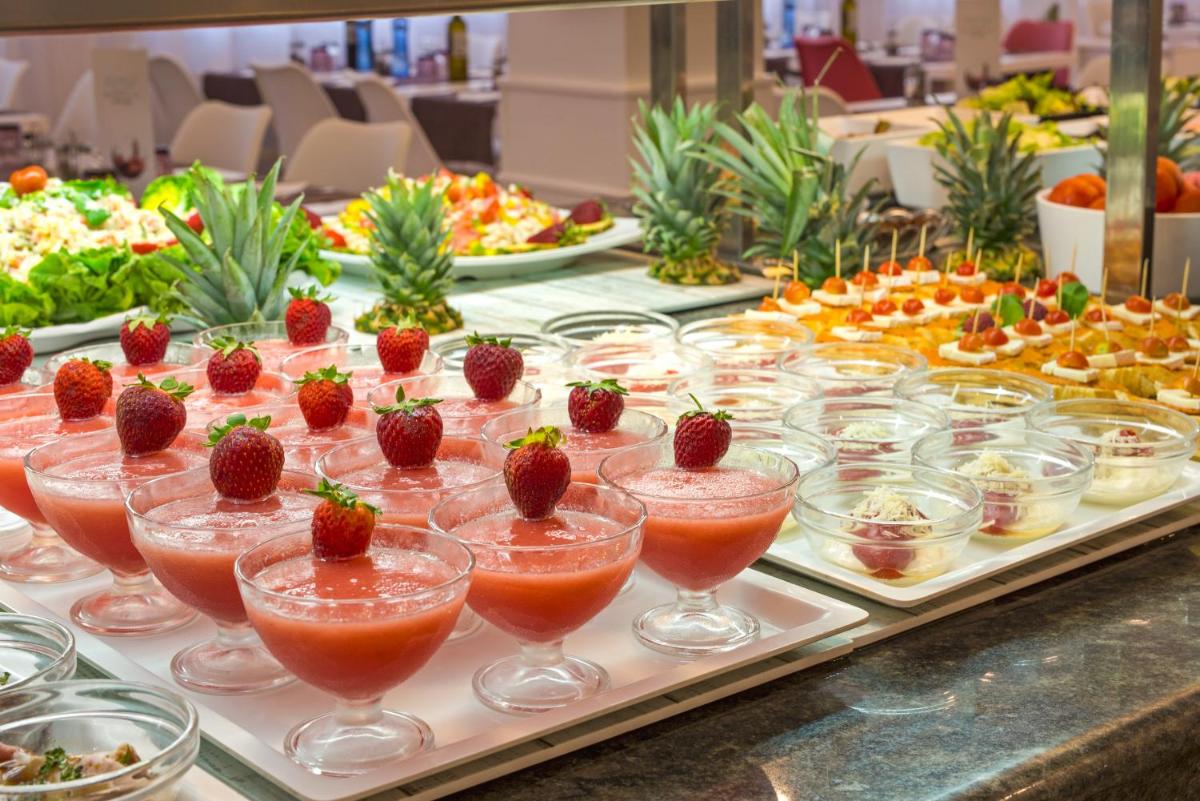 Comida en o cerca de este hotel