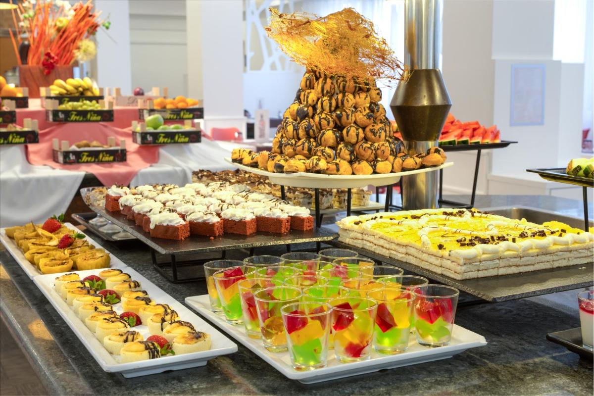 Comida en o cerca de este hotel