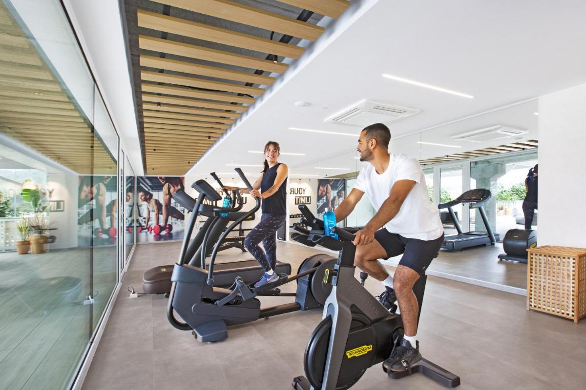 Gimnasio o instalaciones de fitness de Sumus Hotel Monteplaya & SPA 4Sup - Adults Only